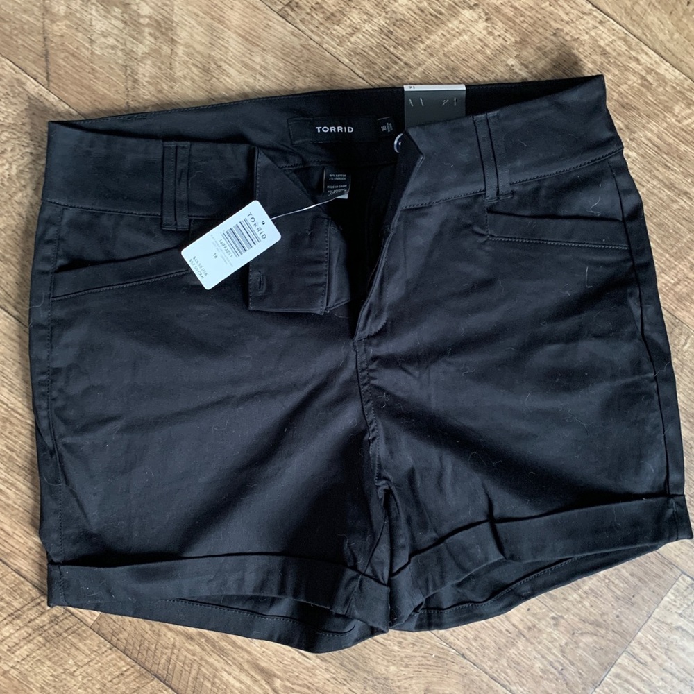 New with tags Torrid black shorts with pockets